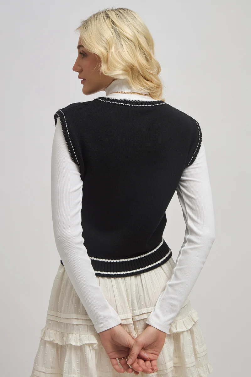 Alexa|100% Cotton V-Neck Sleeveless Boxy Top