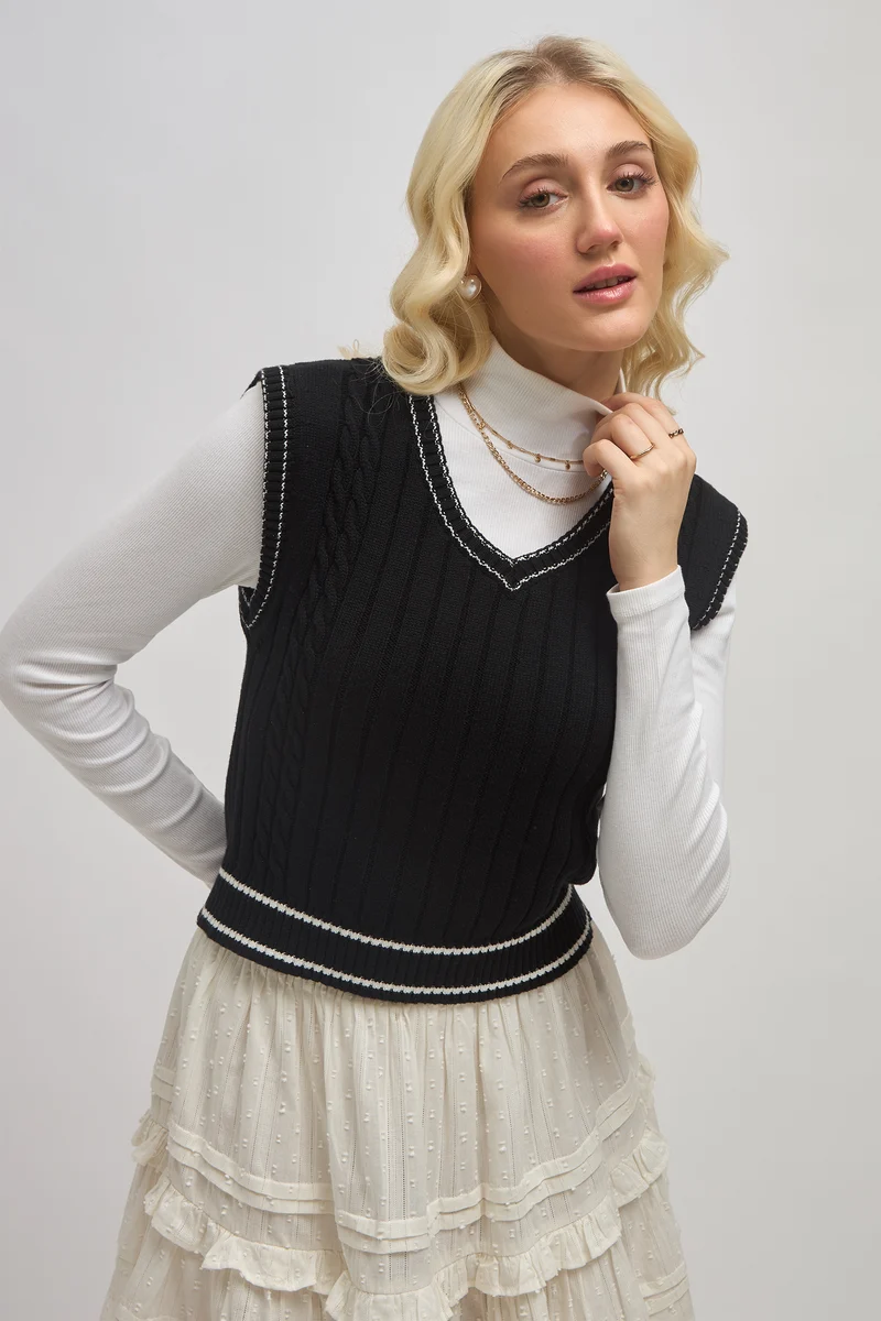 Alexa|100% Cotton V-Neck Sleeveless Boxy Top