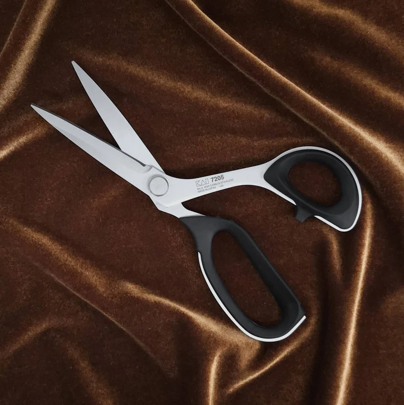 KAI 7205 | Ciseaux de couturière | 8″ (20.3 cm)