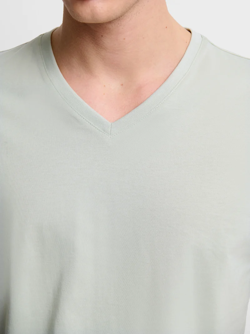 T-shirt col V en coton Supima®