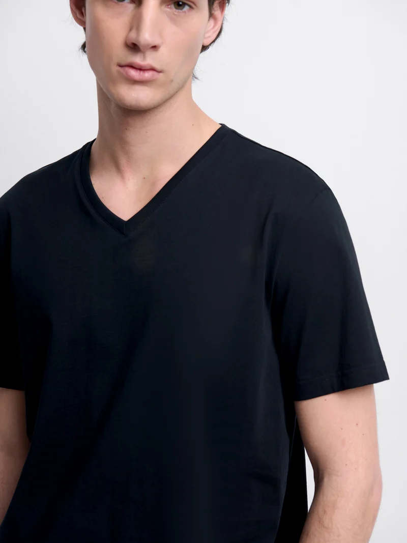 T-shirt col V en coton Supima®