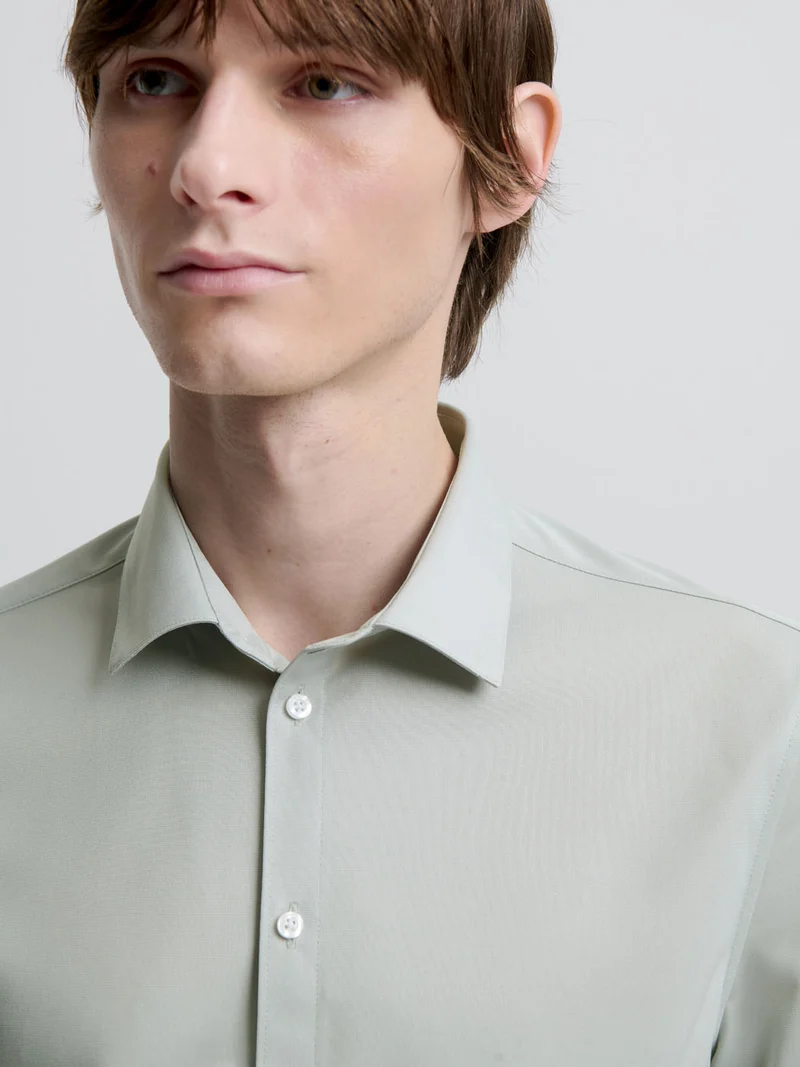Chemise extraslim tissu traveler