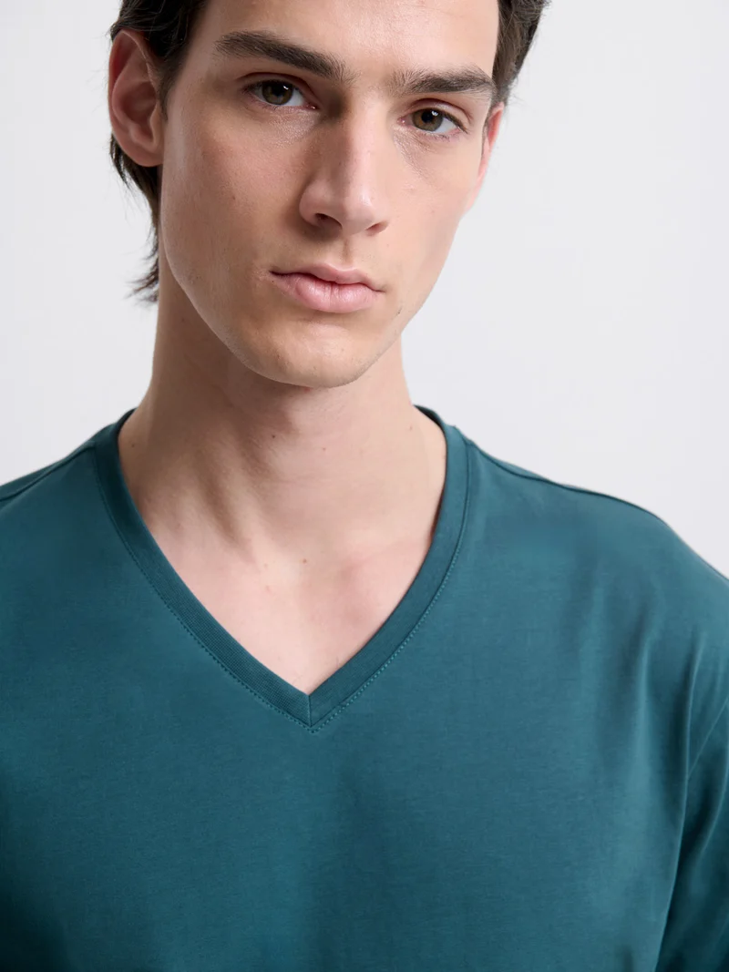 T-shirt col V en coton Supima®
