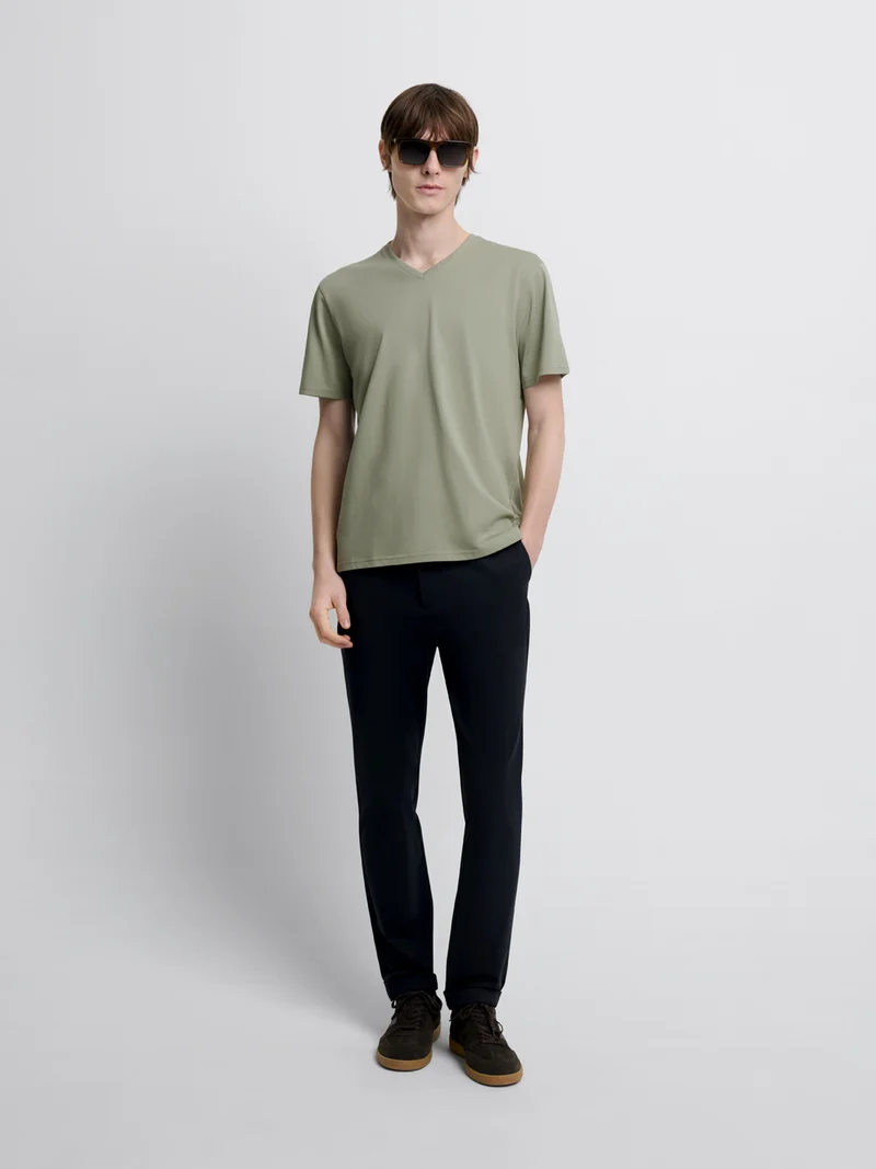 T-shirt col V en coton Supima®