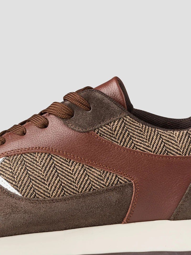 Baskets en cuir et textile chevron