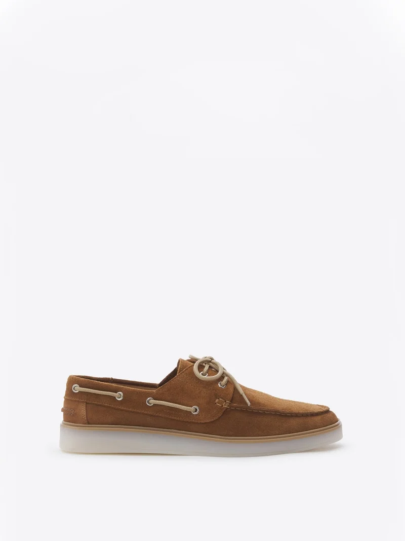 Chaussures bateau en cuir suédé