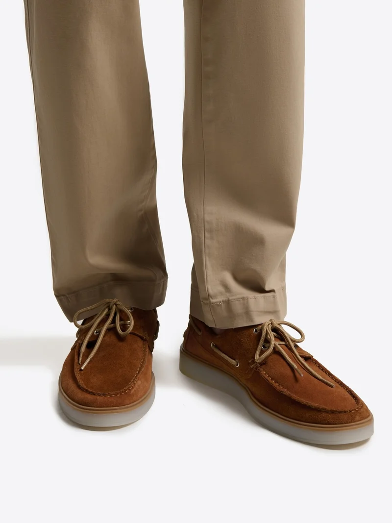 Chaussures bateau en cuir suédé