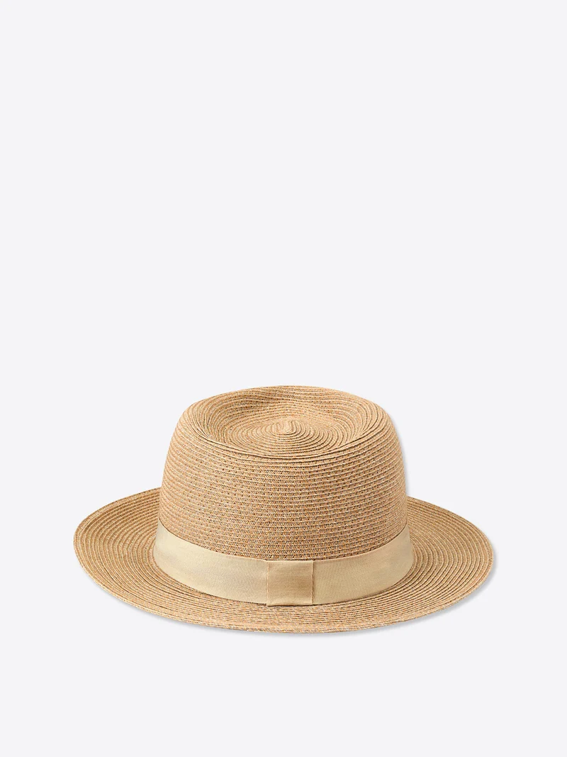 Chapeau de paille à bord large