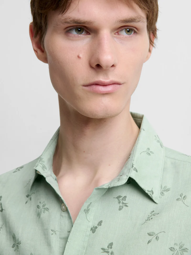 Chemise slim en lin fleurie