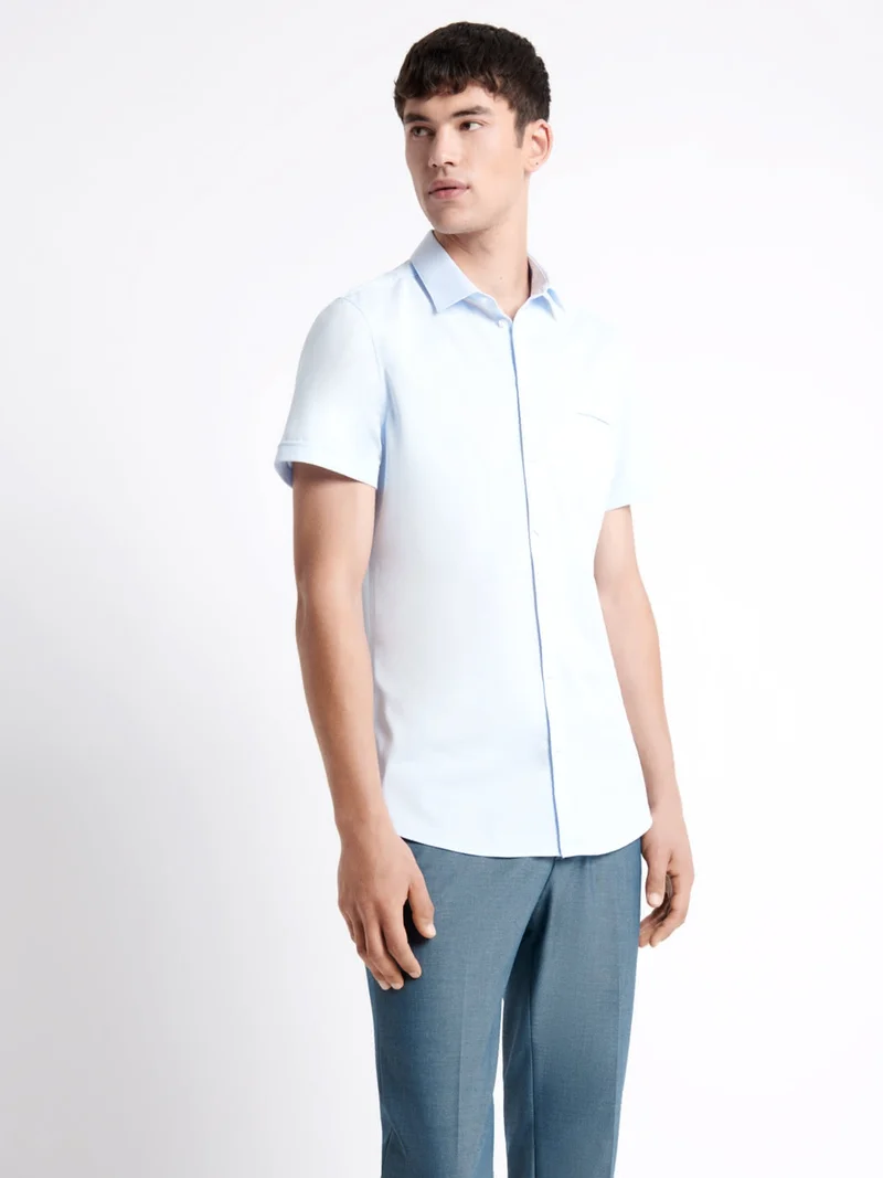 Chemise stretch facile à entretenir