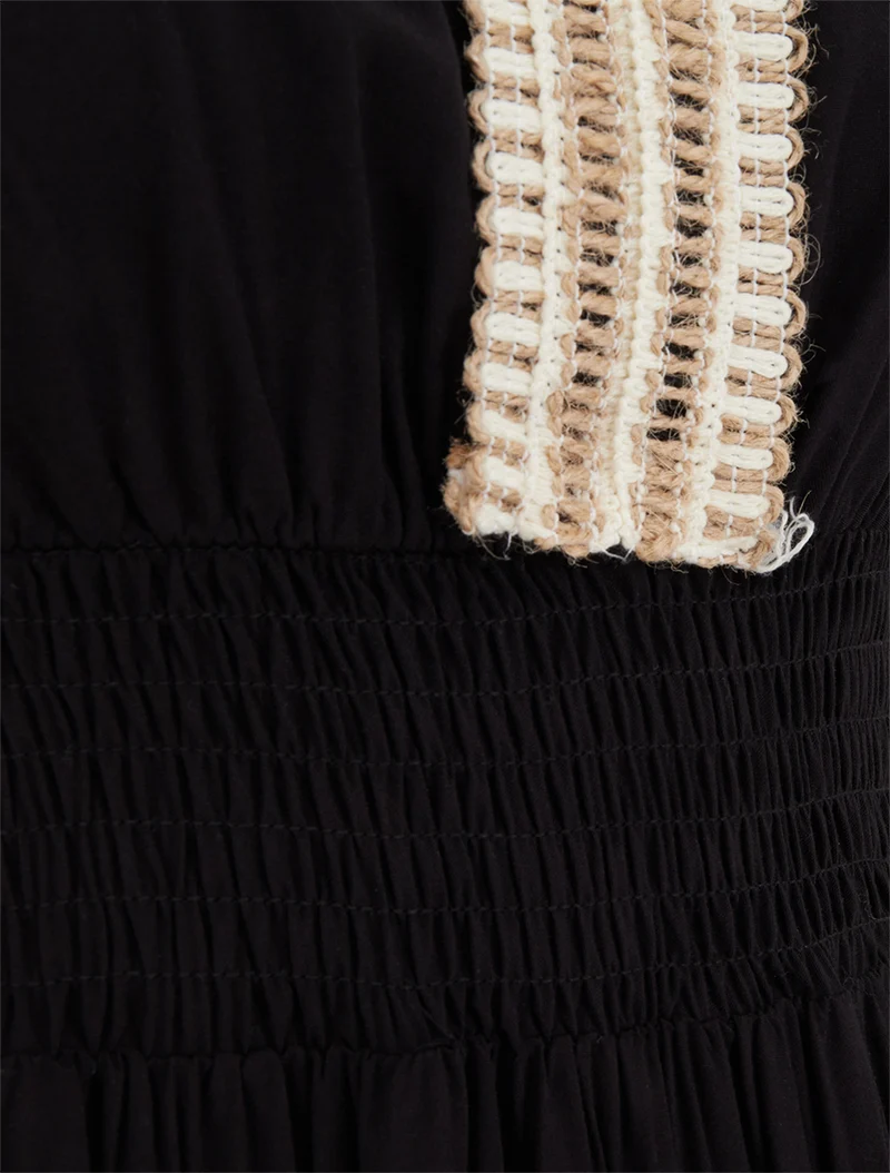 Robe évasée sans manches à col macramé - Noir