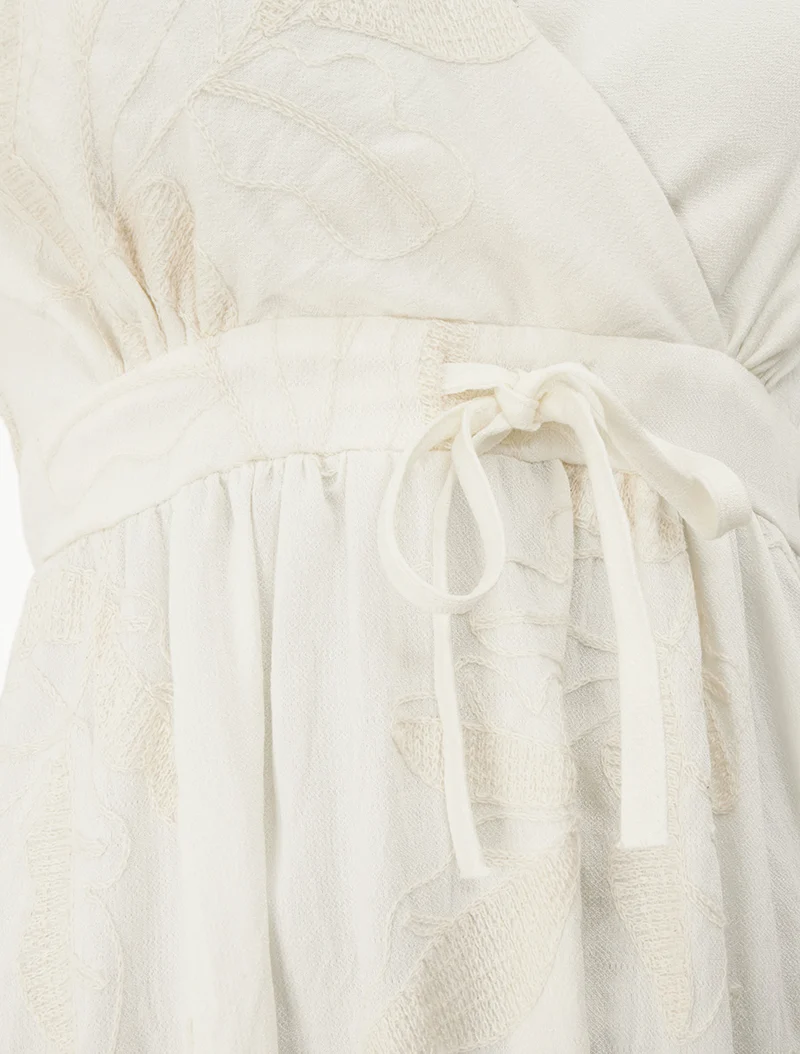 Robe longue empire à broderies feuilles stylisées - Blanc