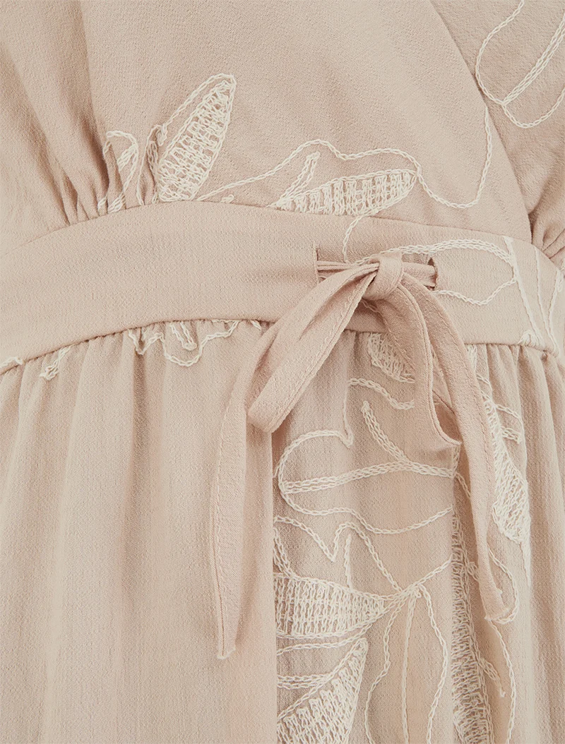 Robe longue empire à broderies feuilles stylisées - Beige