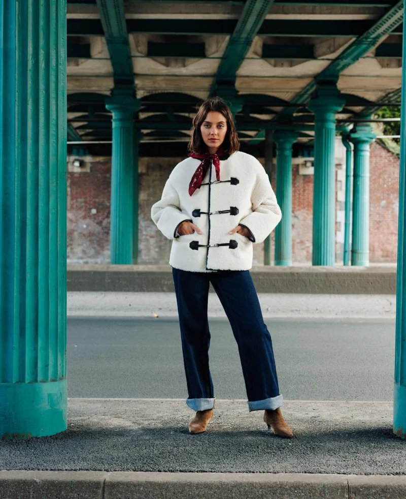 Blouson droit en sherpa avec attaches mousqueton