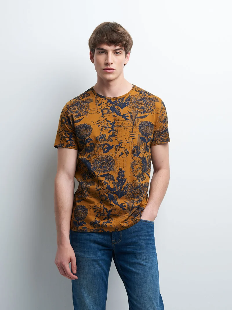 Tee-shirt en coton fleuri