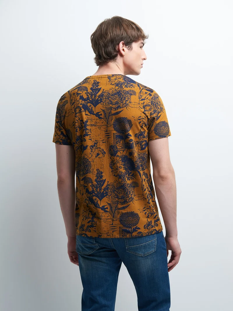 Tee-shirt en coton fleuri