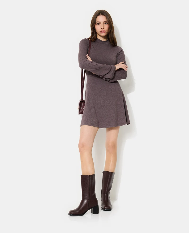 Robe courte patineuse avec manches flare