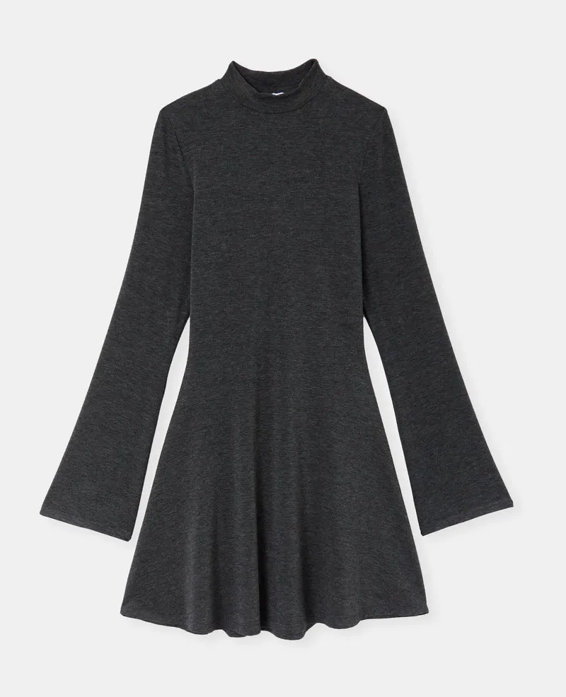 Robe courte patineuse avec manches flare