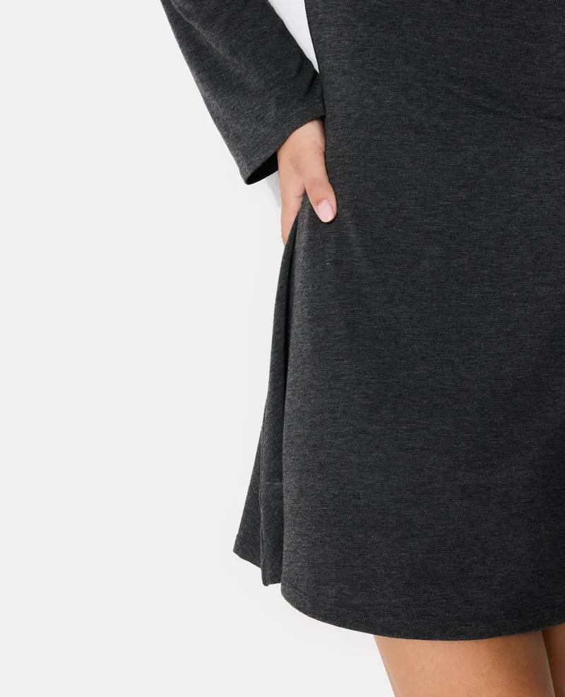 Robe courte patineuse avec manches flare