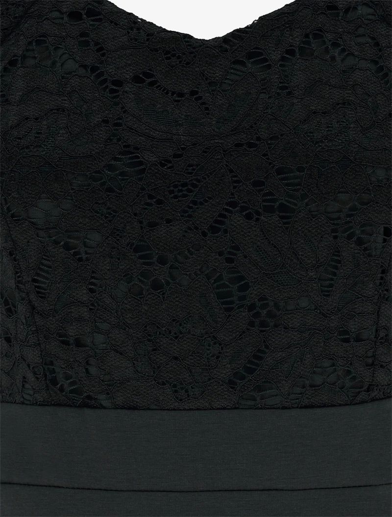 Robe moulante à buste en dentelle et manches courtes - Noir