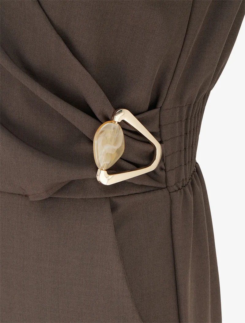 Combinaison ample à col cache-coeur effet drapé et bijou - Marron