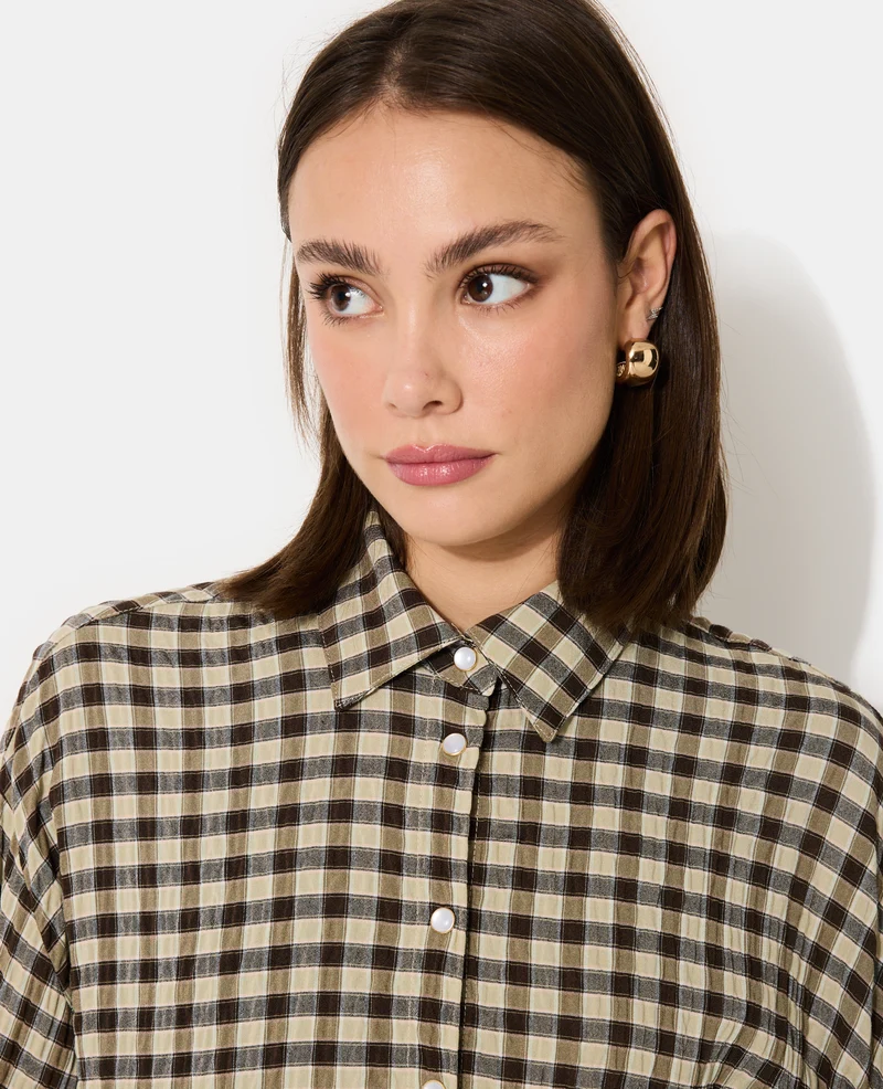 Chemise oversize en tissu gaufré motif carreaux