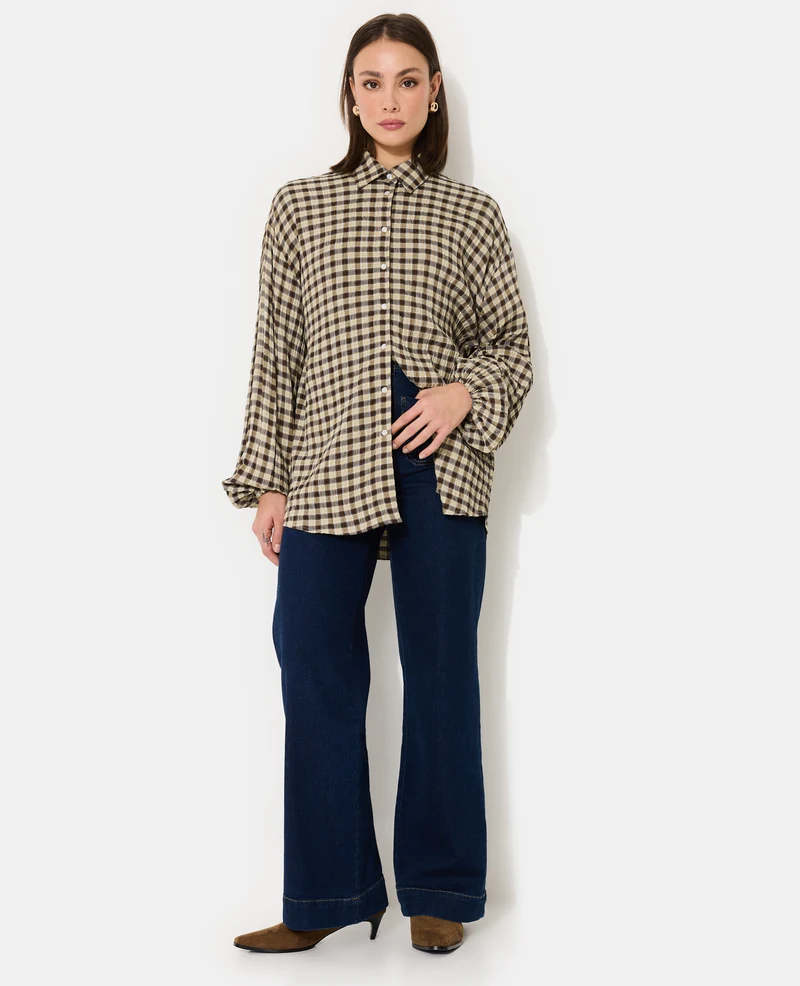 Chemise oversize en tissu gaufré motif carreaux