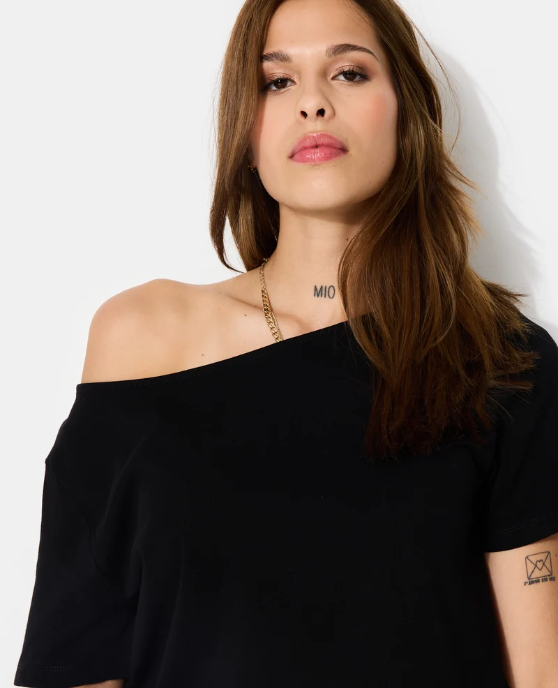 T-shirt manches courtes épaule dégagée