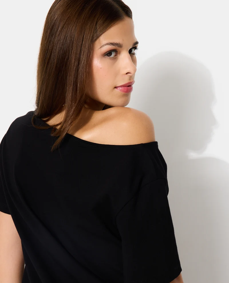 T-shirt manches courtes épaule dégagée