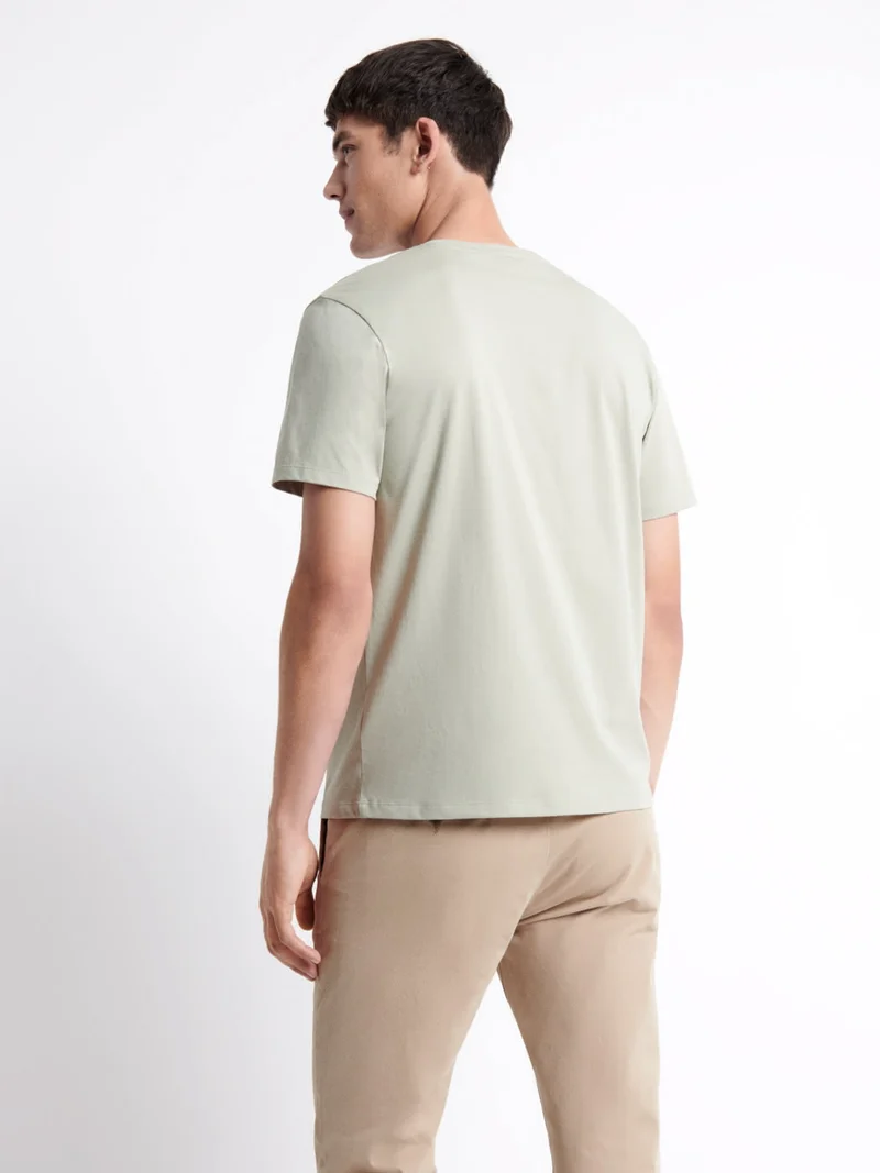 T-shirt col V en coton Supima®