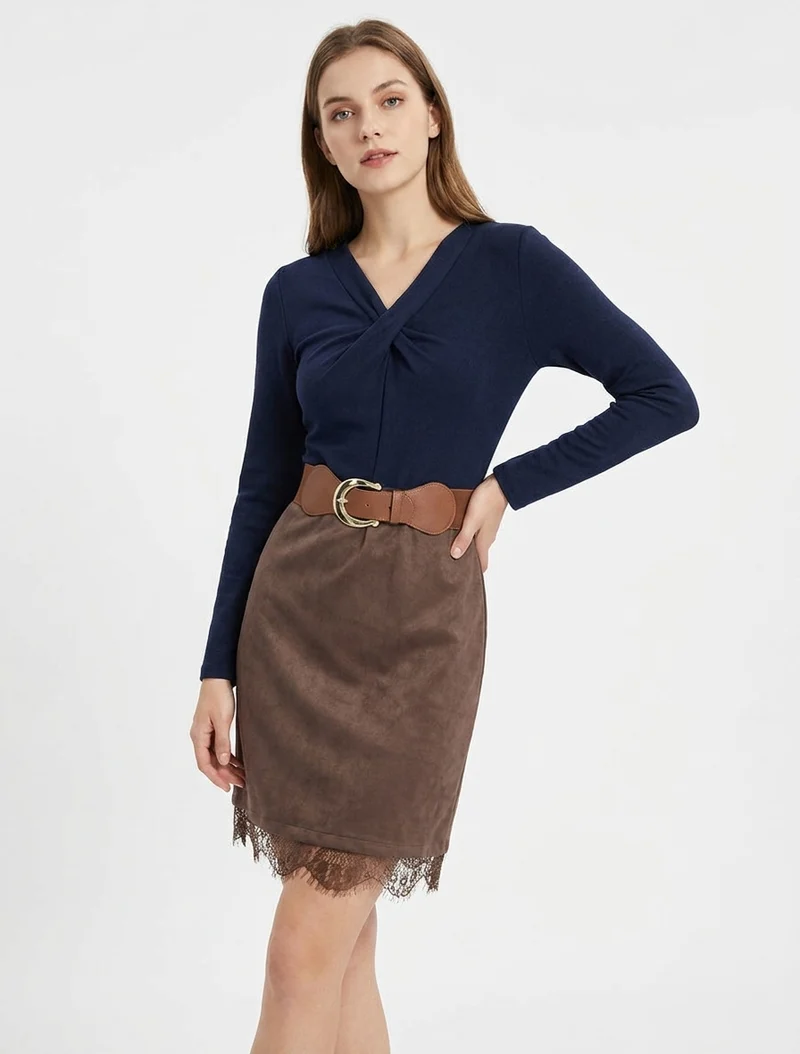 Robe droite en maille et suédine à bords en dentelle - Marron/marine