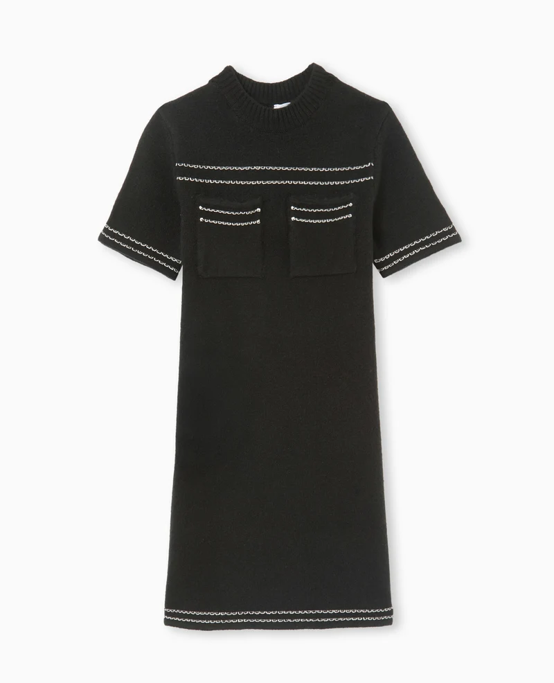 Robe courte en maille avec détails contrastés