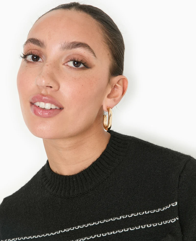 Robe courte en maille avec détails contrastés