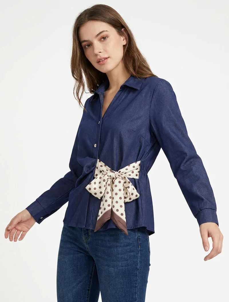 Chemisier ajusté à noeud imprimé pois - Bleu denim