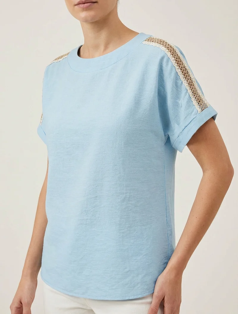 Top manches courtes à broderies ajourés - Bleu ciel