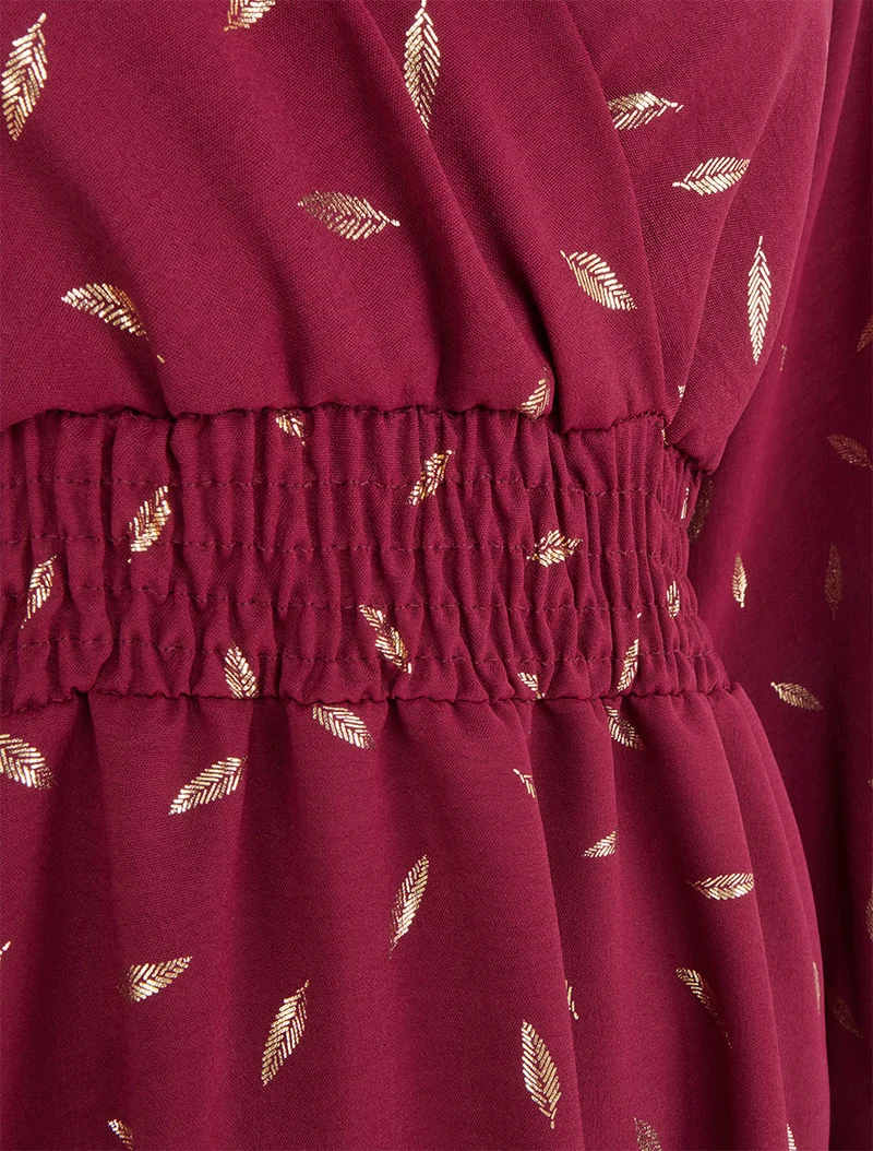 Robe évasée à imprimé plumes dorées - Lie de vin