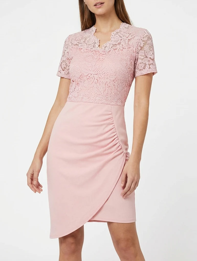 Robe ajustée à manches courtes et dentelle - Rose